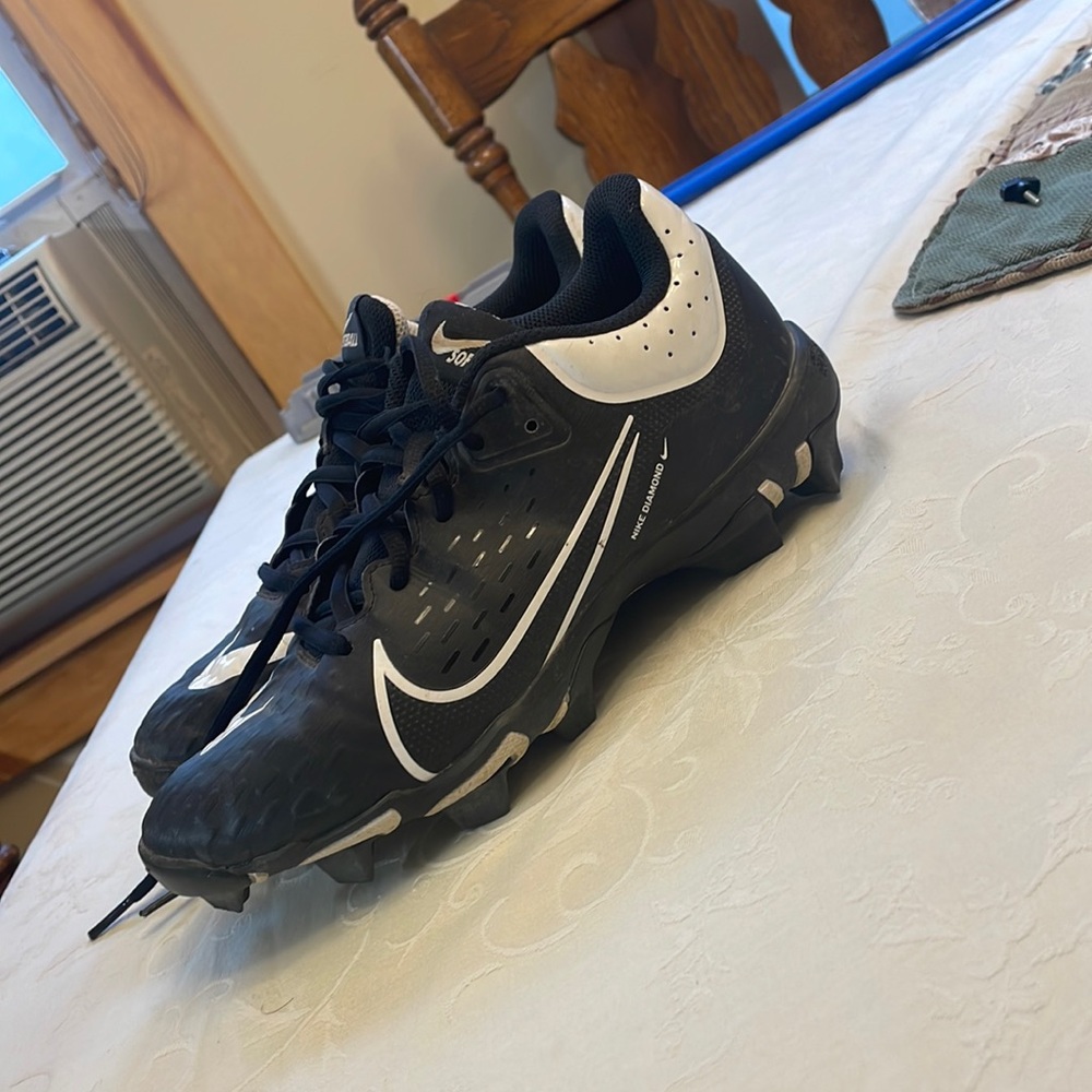 Women’s nike diamond softball cleats